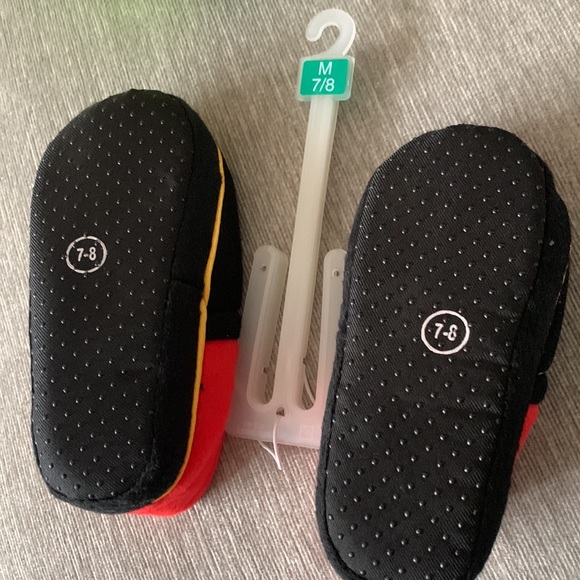 New Toddler’s Mikey Mouse Soft Fury Slipper Size Toddlers M(7/8) - Picture 2 of 4